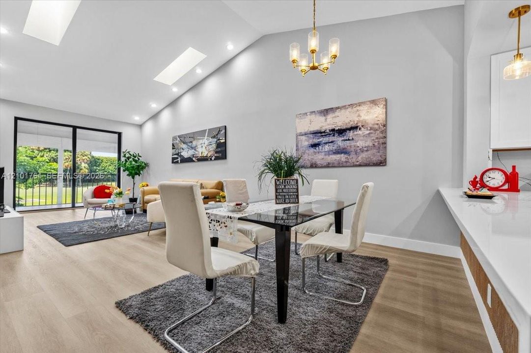 En Venta: $544,900 (3 camas, 2 baños, 1572 Pies cuadrados)