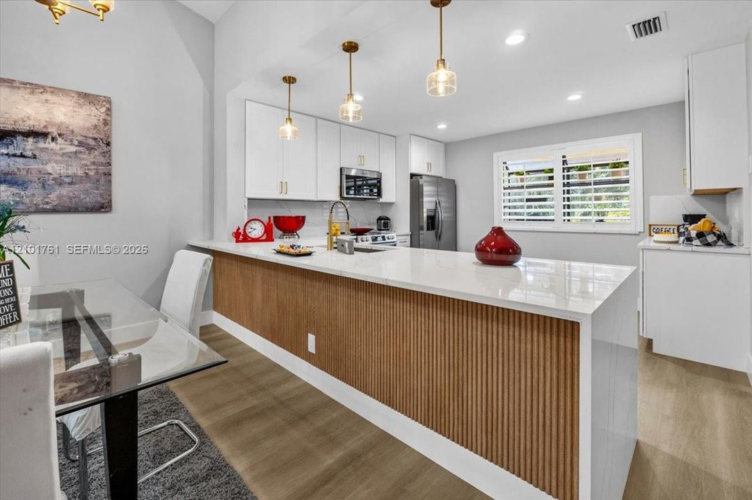 En Venta: $544,900 (3 camas, 2 baños, 1572 Pies cuadrados)