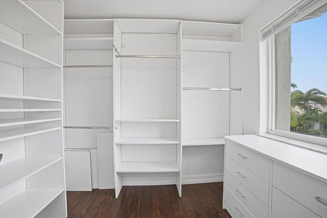 28-Bedroom4-Closet