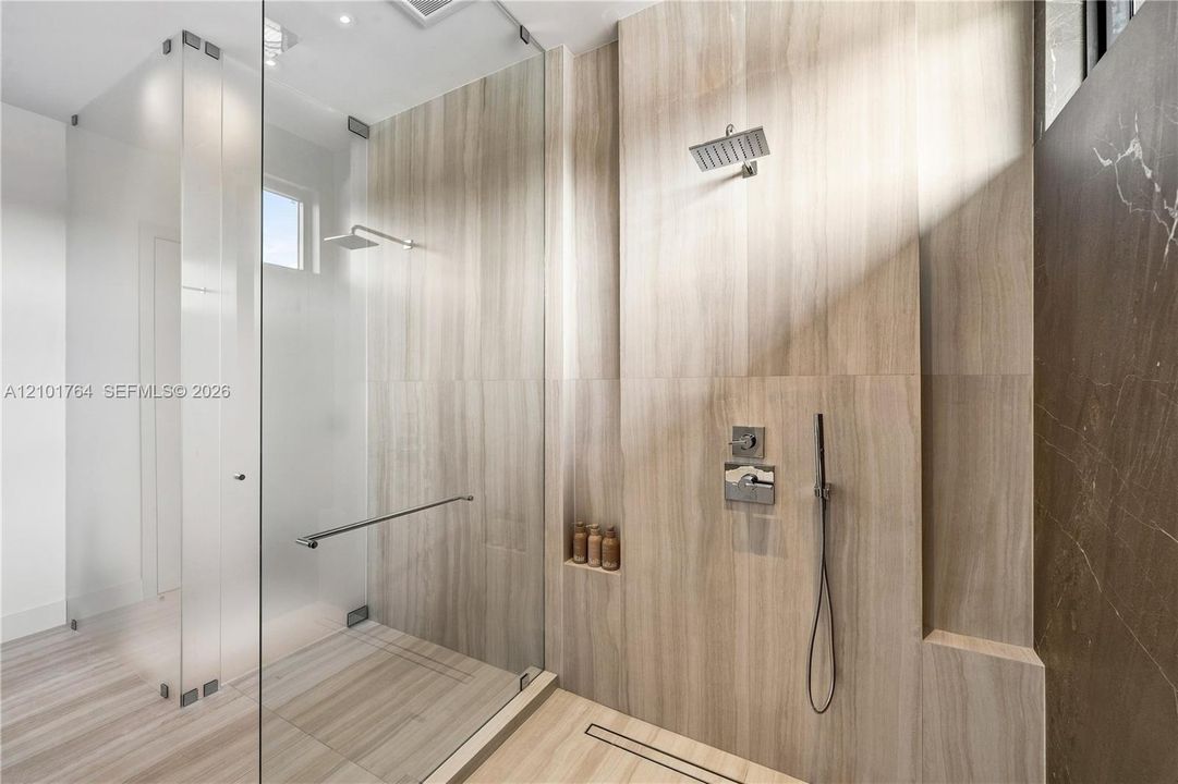 В аренду: $50,000 (8 спален, 8 ванн, 5750 Квадратных фут)