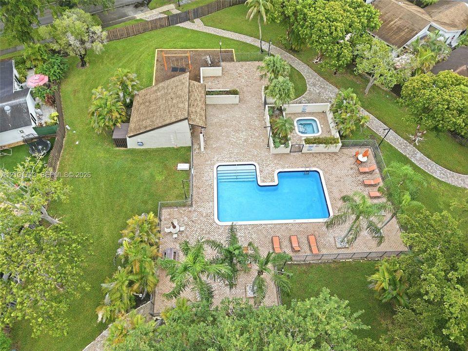 На продажу: $605,000 (3 спален, 2 ванн, 1173 Квадратных фут)