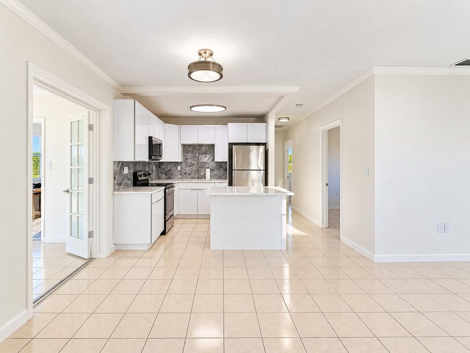 Bright Minimalist Open-Plan Kitchen