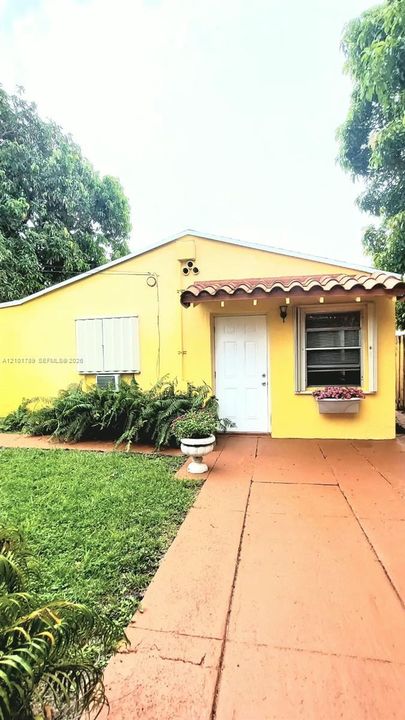 En Renta: $1,900 (2 camas, 1 baños, 1998 Pies cuadrados)