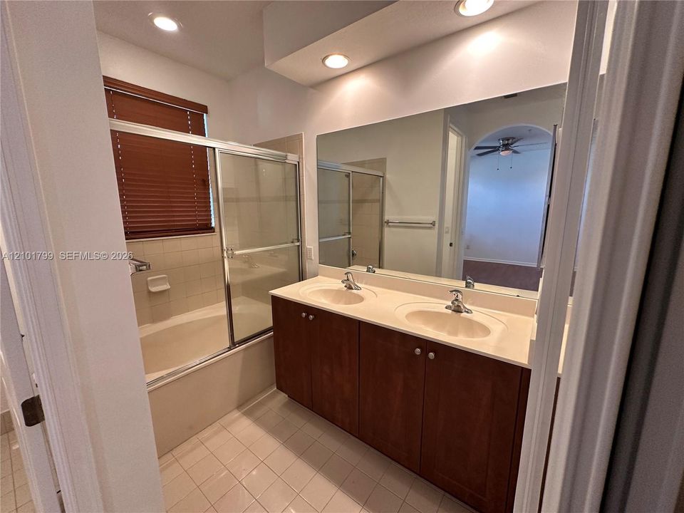 В аренду: $3,200 (3 спален, 2 ванн, 1536 Квадратных фут)