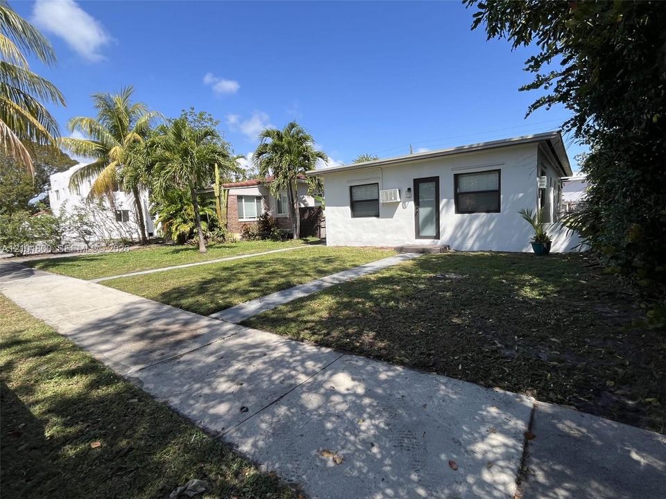 For Rent: $1,770 (1 beds, 1 baths, 1174 Square Feet)