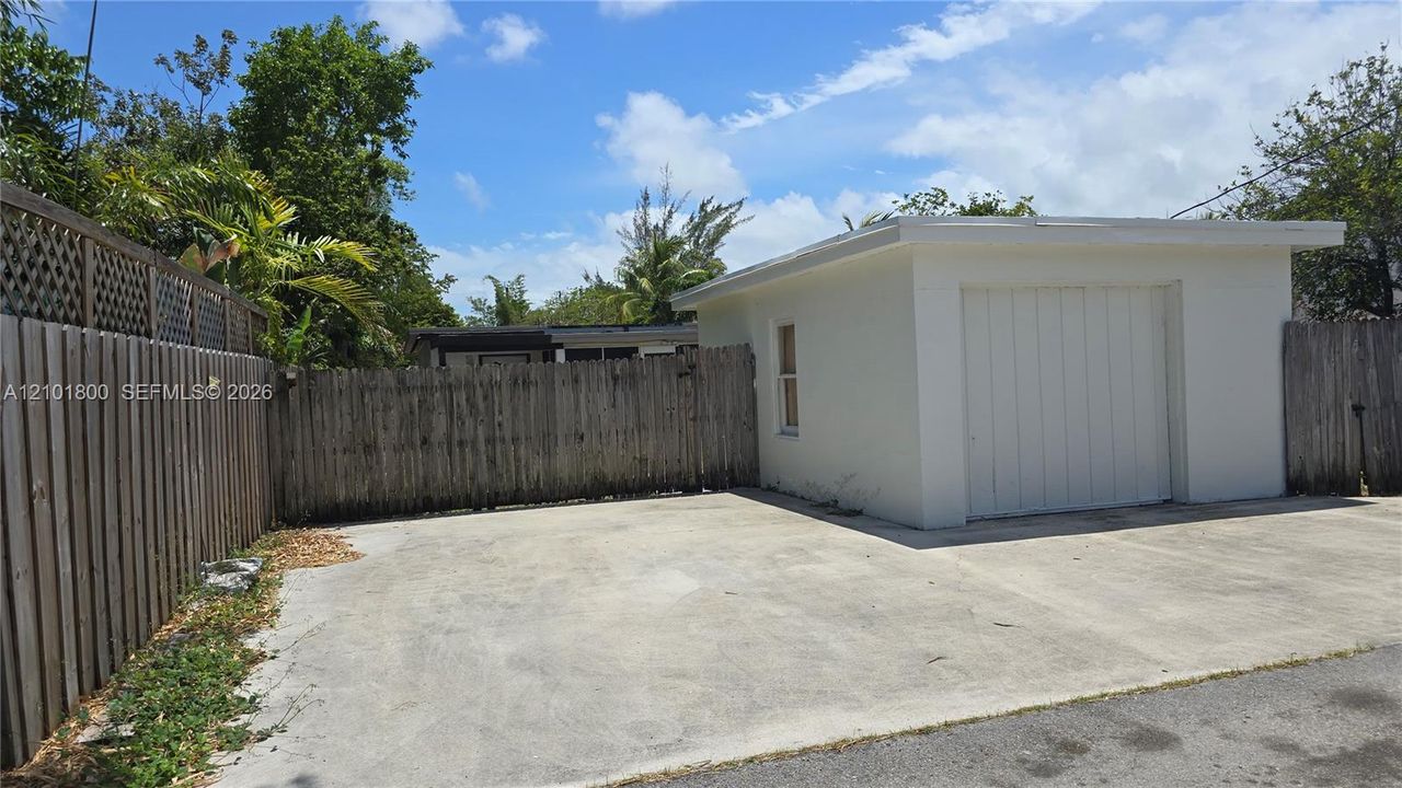 For Rent: $1,770 (1 beds, 1 baths, 1174 Square Feet)