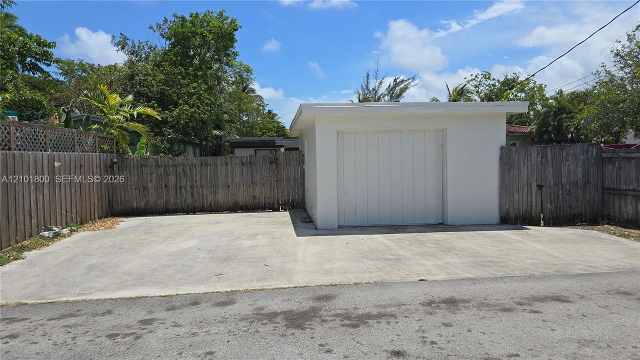 For Rent: $1,770 (1 beds, 1 baths, 1174 Square Feet)