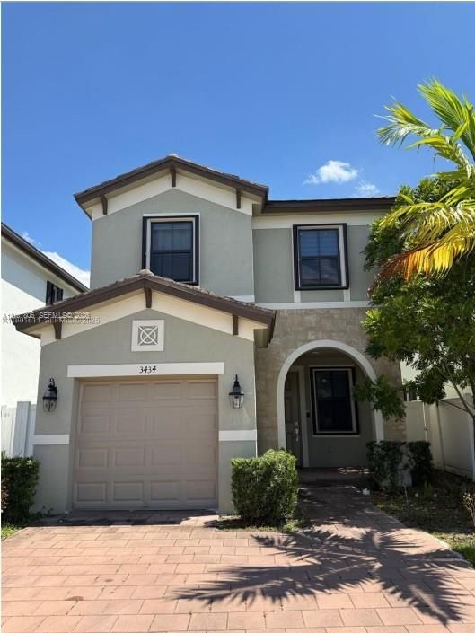 En Venta: $735,000 (4 camas, 2 baños, 1990 Pies cuadrados)