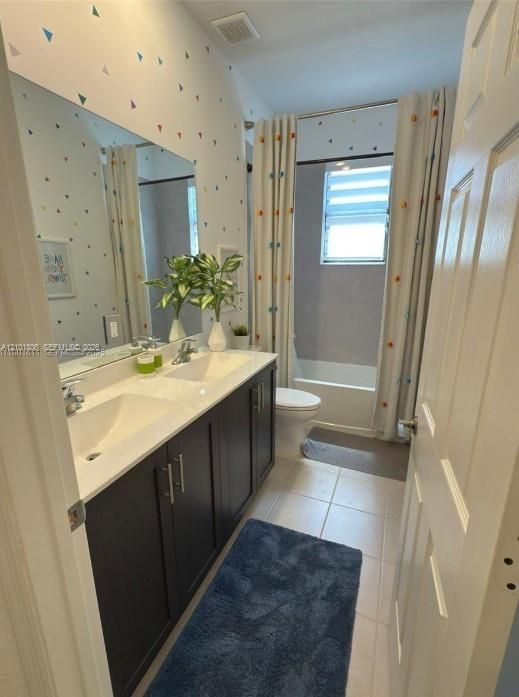 En Venta: $735,000 (4 camas, 2 baños, 1990 Pies cuadrados)