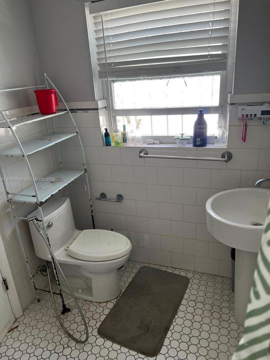 В аренду: $3,450 (5 спален, 2 ванн, 3646 Квадратных фут)