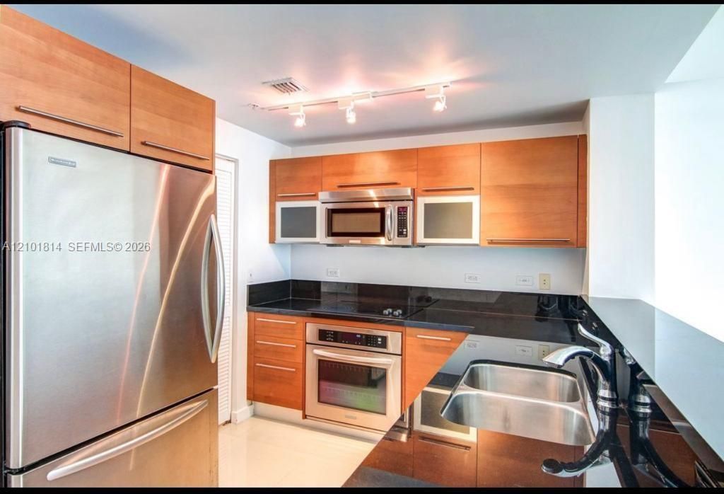В аренду: $3,900 (2 спален, 2 ванн, 1058 Квадратных фут)