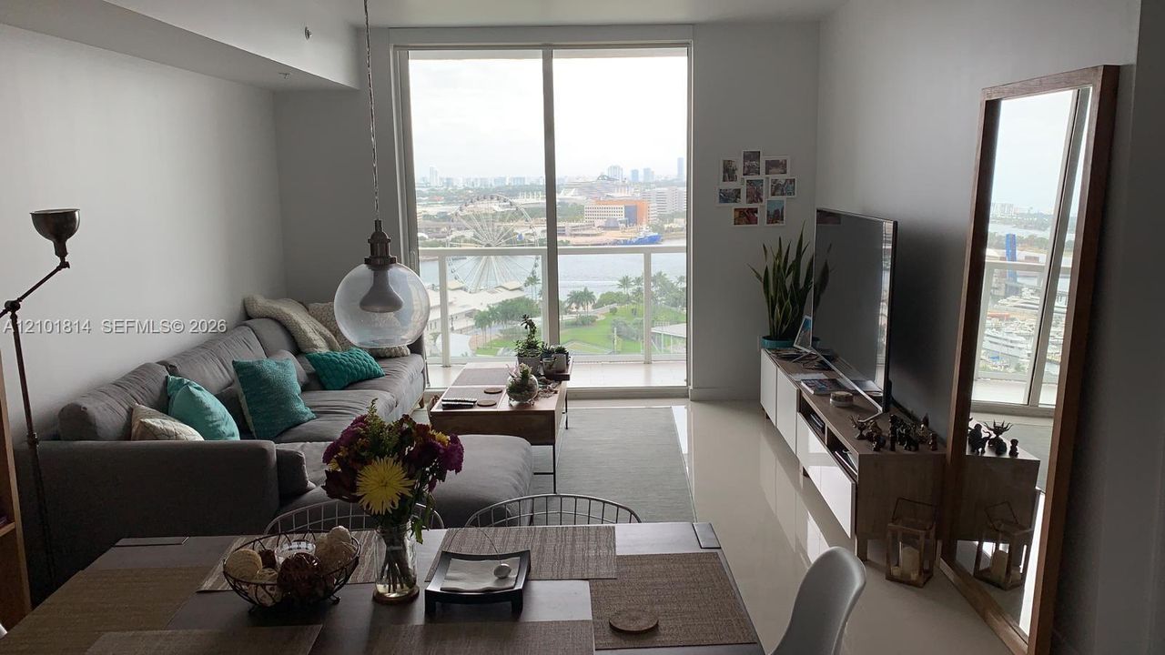 В аренду: $3,900 (2 спален, 2 ванн, 1058 Квадратных фут)