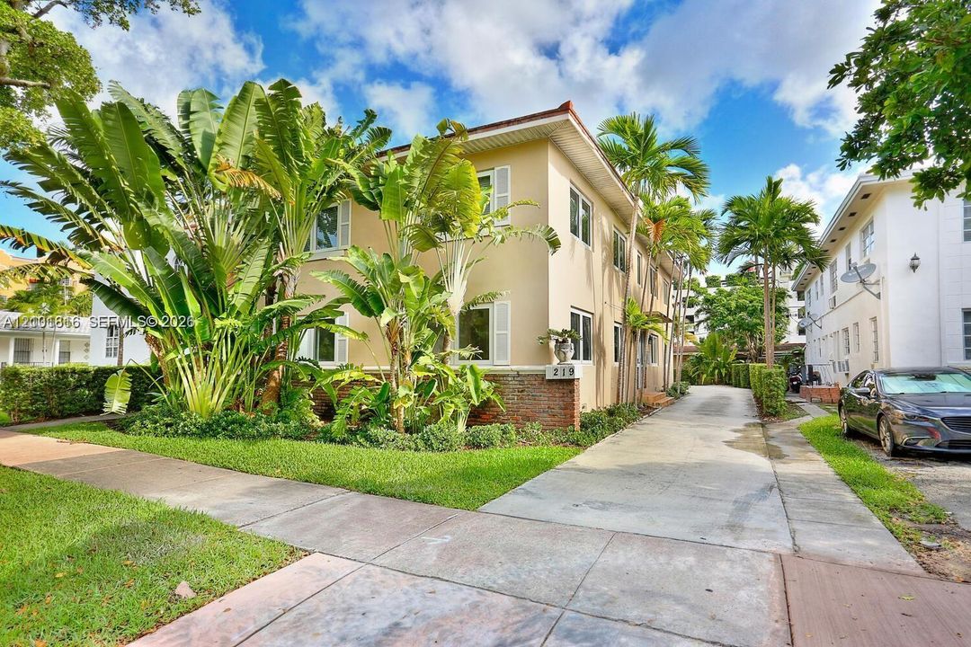 Coral Gables. A beautiful city. Miami's best ! Very central location.