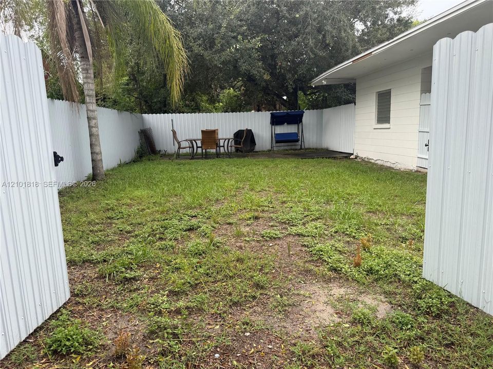 For Sale: $599,000 (6 beds, 3 baths, 1785 Square Feet)