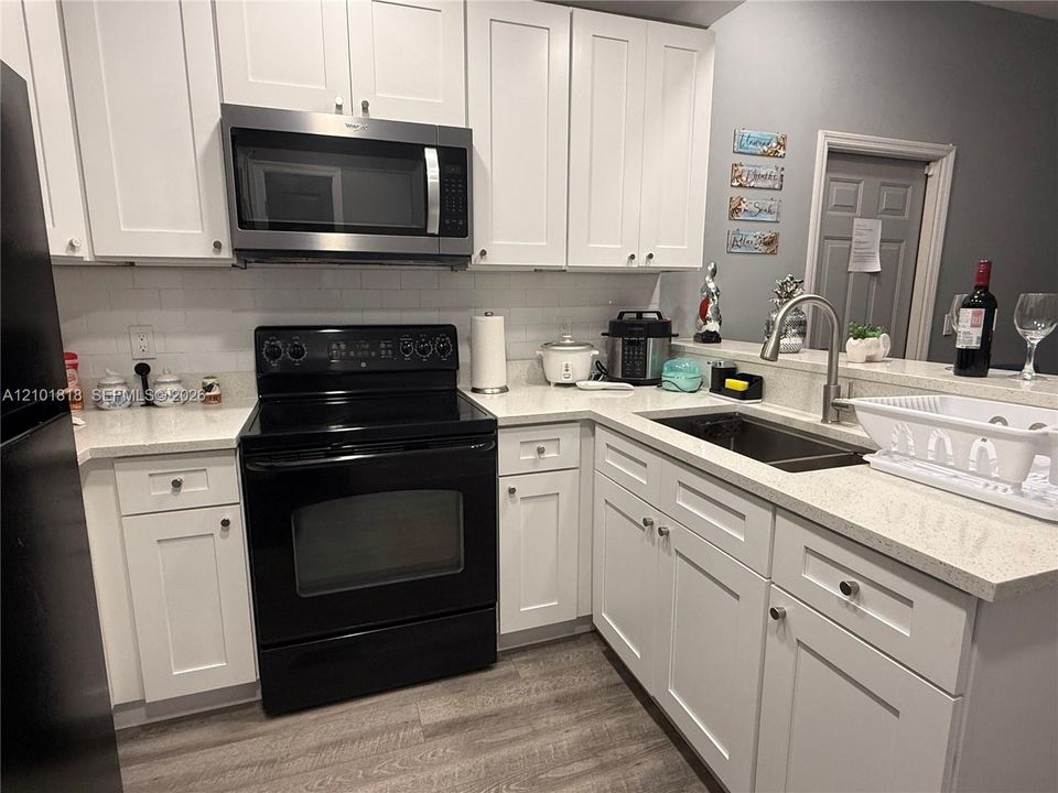 For Sale: $599,000 (6 beds, 3 baths, 1785 Square Feet)
