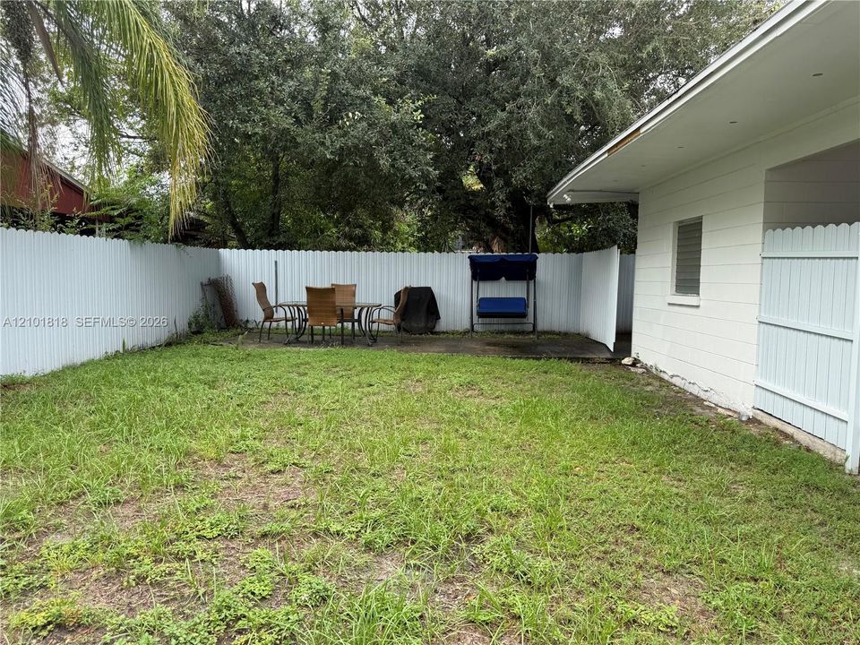For Sale: $599,000 (6 beds, 3 baths, 1785 Square Feet)