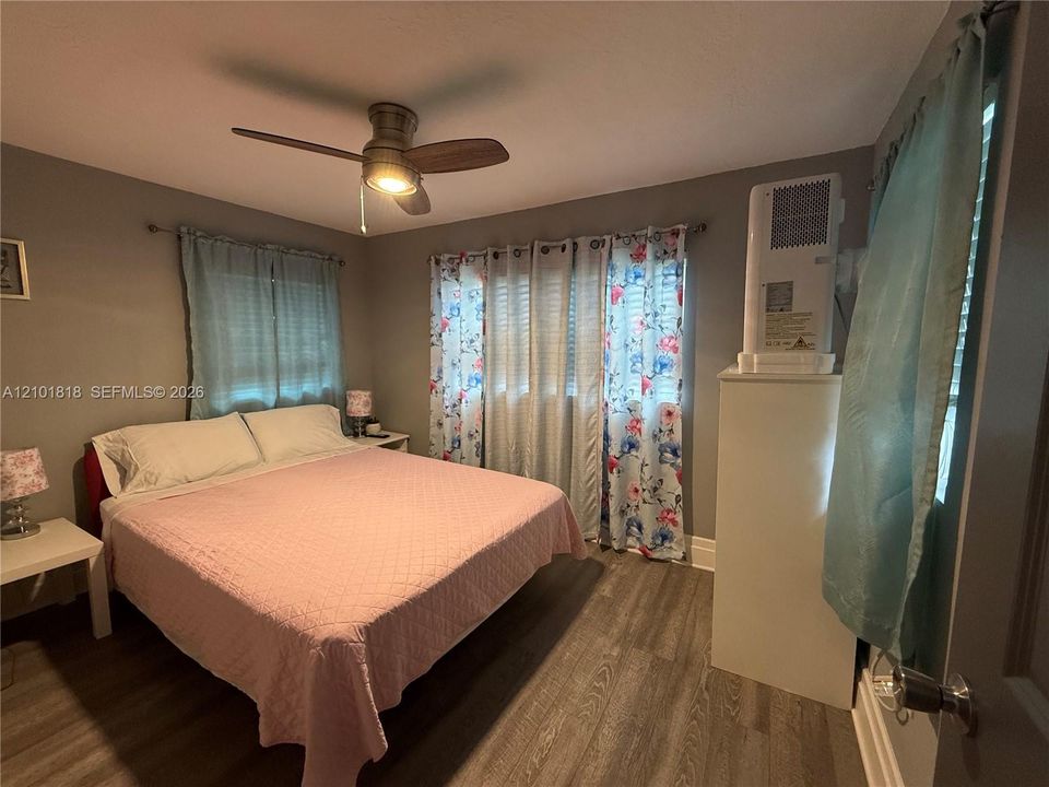 For Sale: $599,000 (6 beds, 3 baths, 1785 Square Feet)