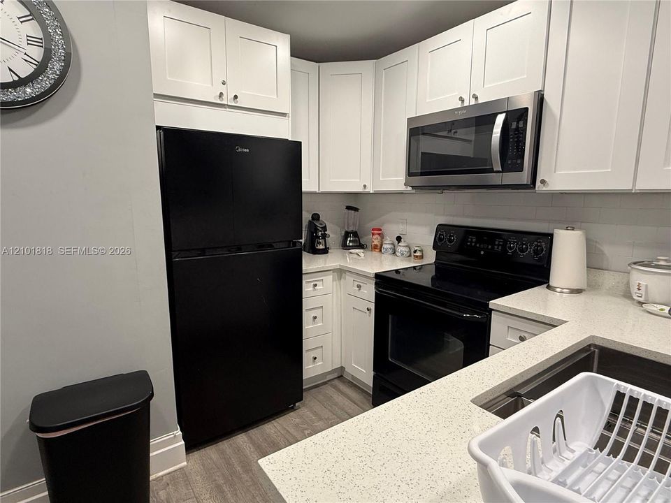 For Sale: $599,000 (6 beds, 3 baths, 1785 Square Feet)