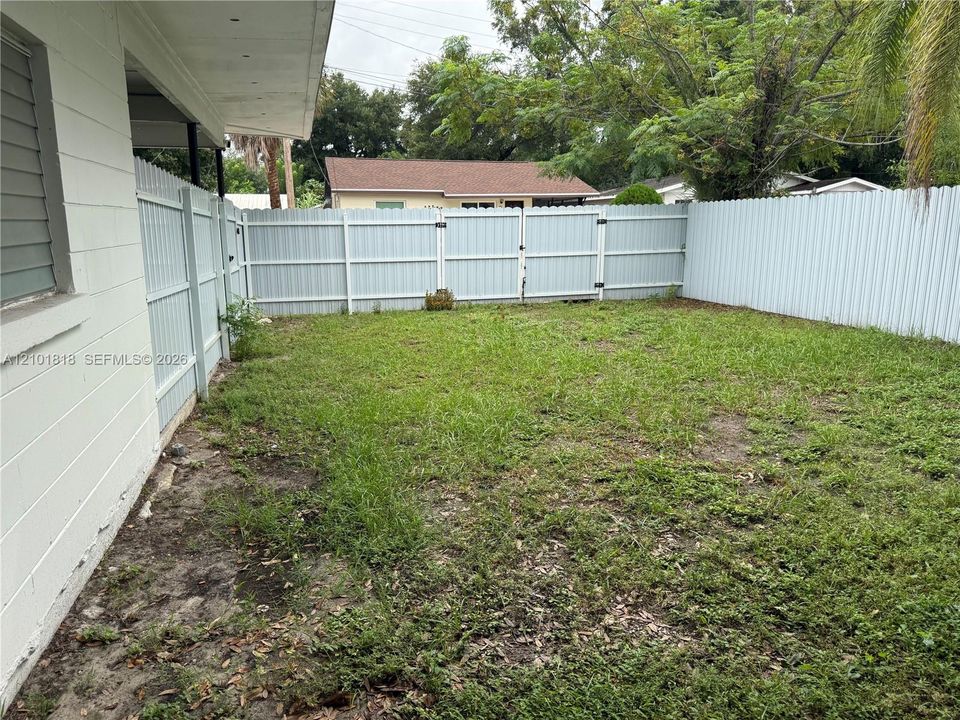 For Sale: $599,000 (6 beds, 3 baths, 1785 Square Feet)