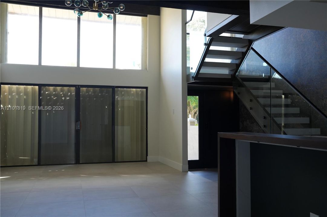En Renta: $3,150 (3 camas, 2 baños, 2120 Pies cuadrados)