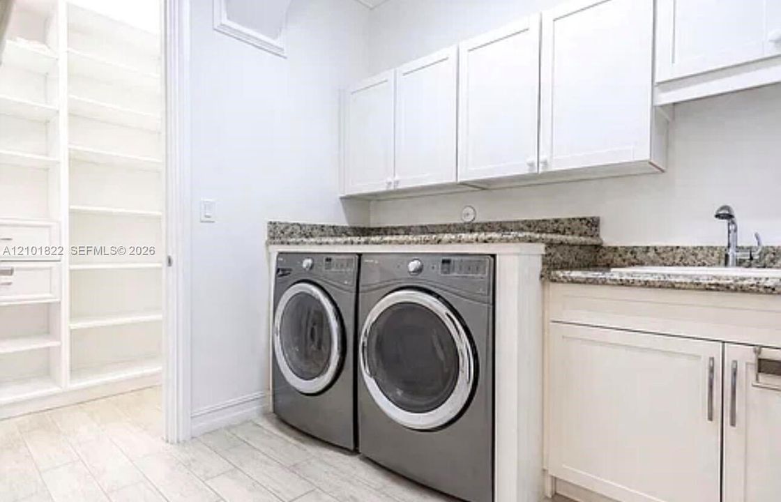 В аренду: $8,900 (5 спален, 5 ванн, 4600 Квадратных фут)