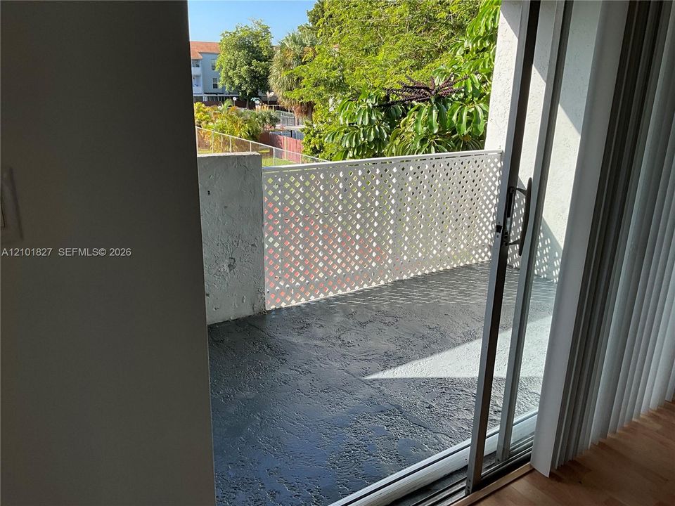 For Rent: $2,150 (2 beds, 2 baths, 908 Square Feet)