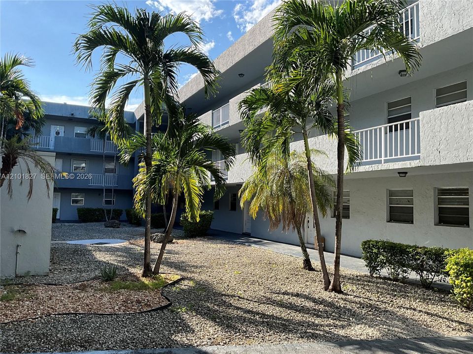 For Rent: $2,150 (2 beds, 2 baths, 908 Square Feet)