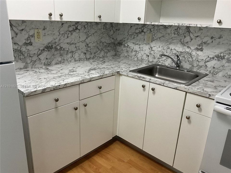 For Rent: $2,150 (2 beds, 2 baths, 908 Square Feet)