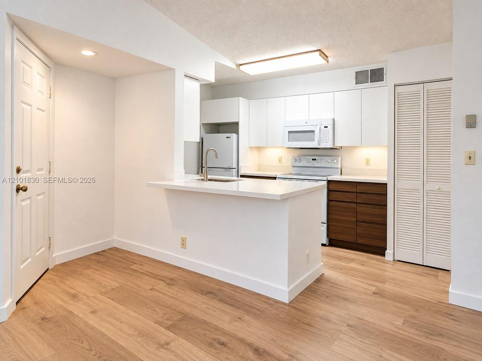 В аренду: $1,800 (1 спален, 1 ванн, 650 Квадратных фут)