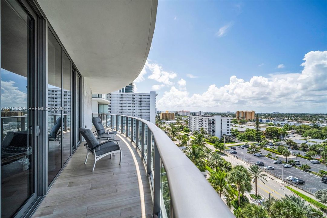 For Rent: $18,500 (3 beds, 3 baths, 2418 Square Feet)