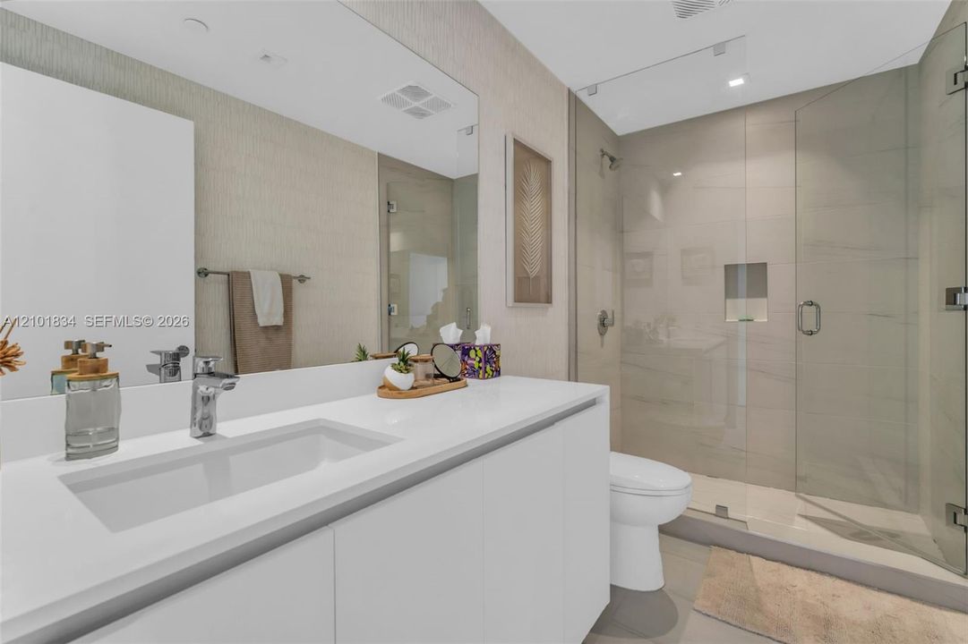 For Rent: $18,500 (3 beds, 3 baths, 2418 Square Feet)