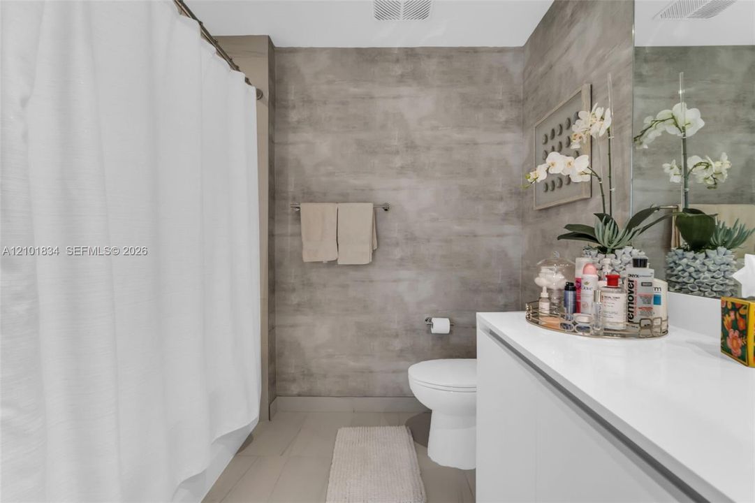 For Rent: $18,500 (3 beds, 3 baths, 2418 Square Feet)