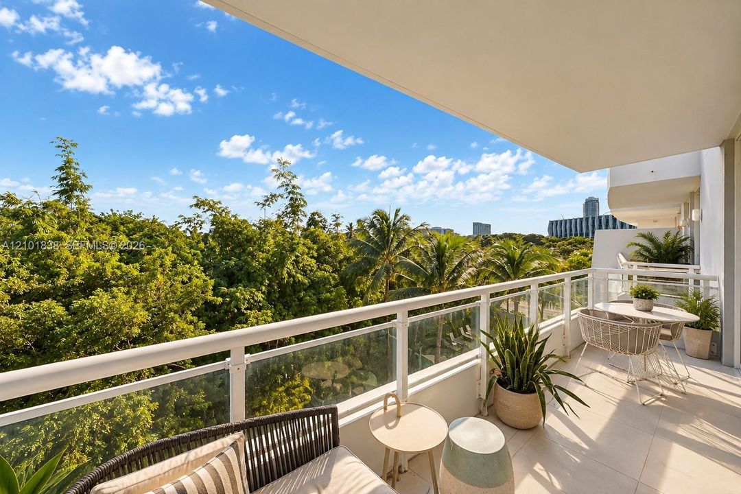 For Sale: $829,000 (2 beds, 2 baths, 1056 Square Feet)