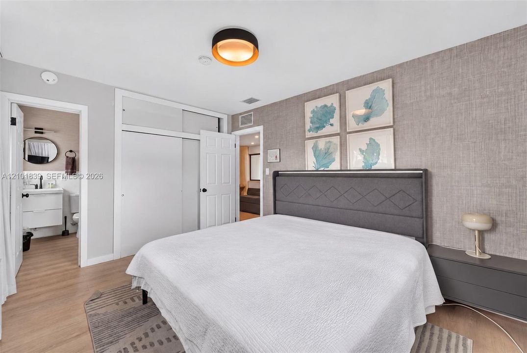 На продажу: $435,000 (2 спален, 2 ванн, 864 Квадратных фут)