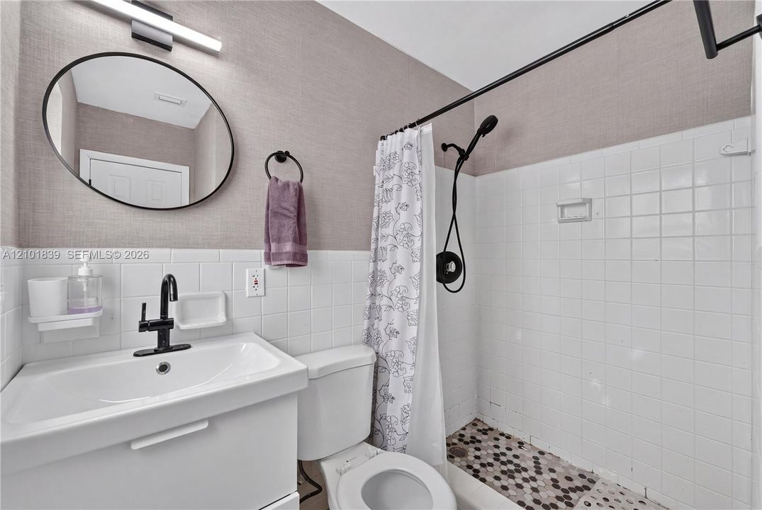 На продажу: $435,000 (2 спален, 2 ванн, 864 Квадратных фут)