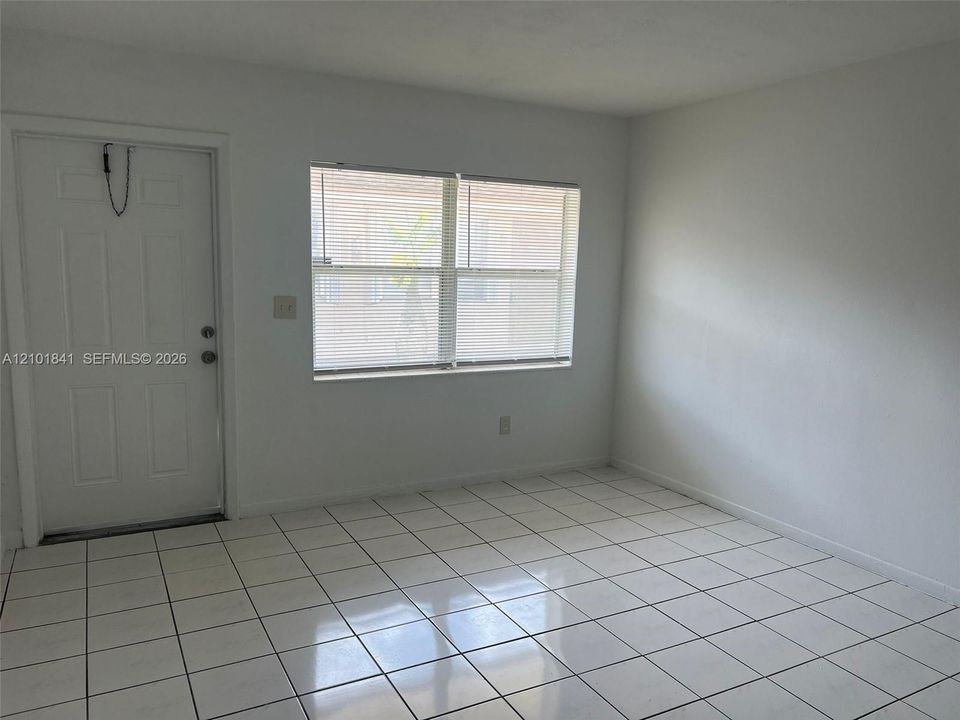 В аренду: $1,850 (2 спален, 1 ванн, 3422 Квадратных фут)