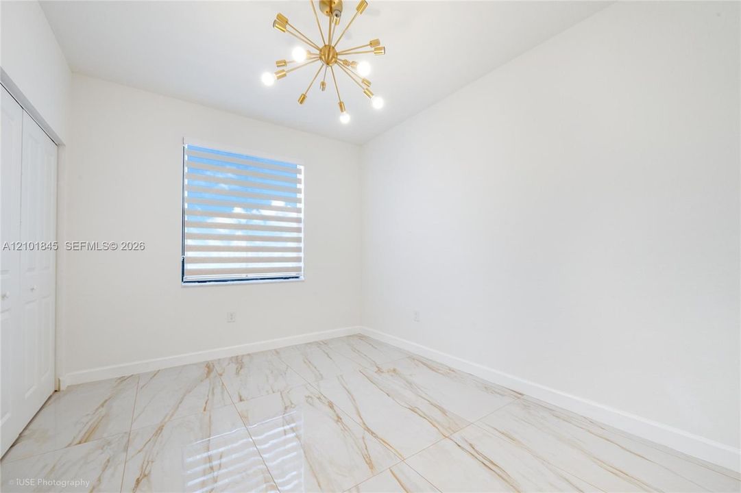 En Venta: $399,900 (3 camas, 3 baños, 1328 Pies cuadrados)