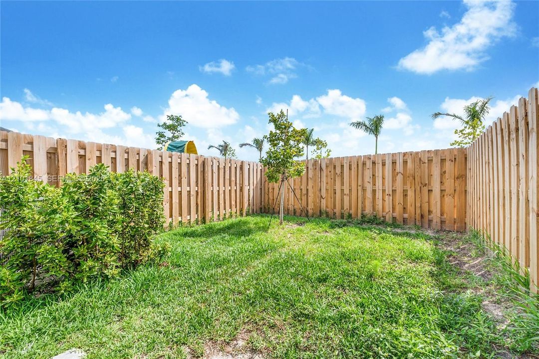 En Venta: $399,900 (3 camas, 3 baños, 1328 Pies cuadrados)