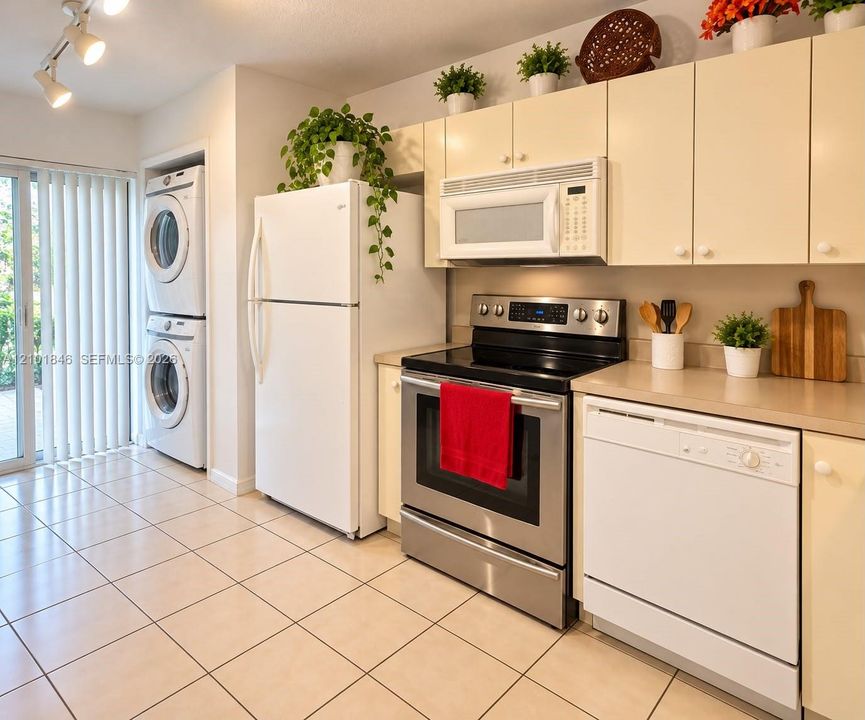 For Rent: $1,800 (2 beds, 2 baths, 822 Square Feet)