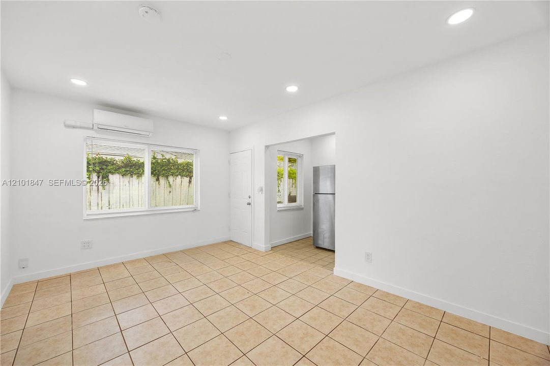 В аренду: $1,795 (1 спален, 1 ванн, 800 Квадратных фут)