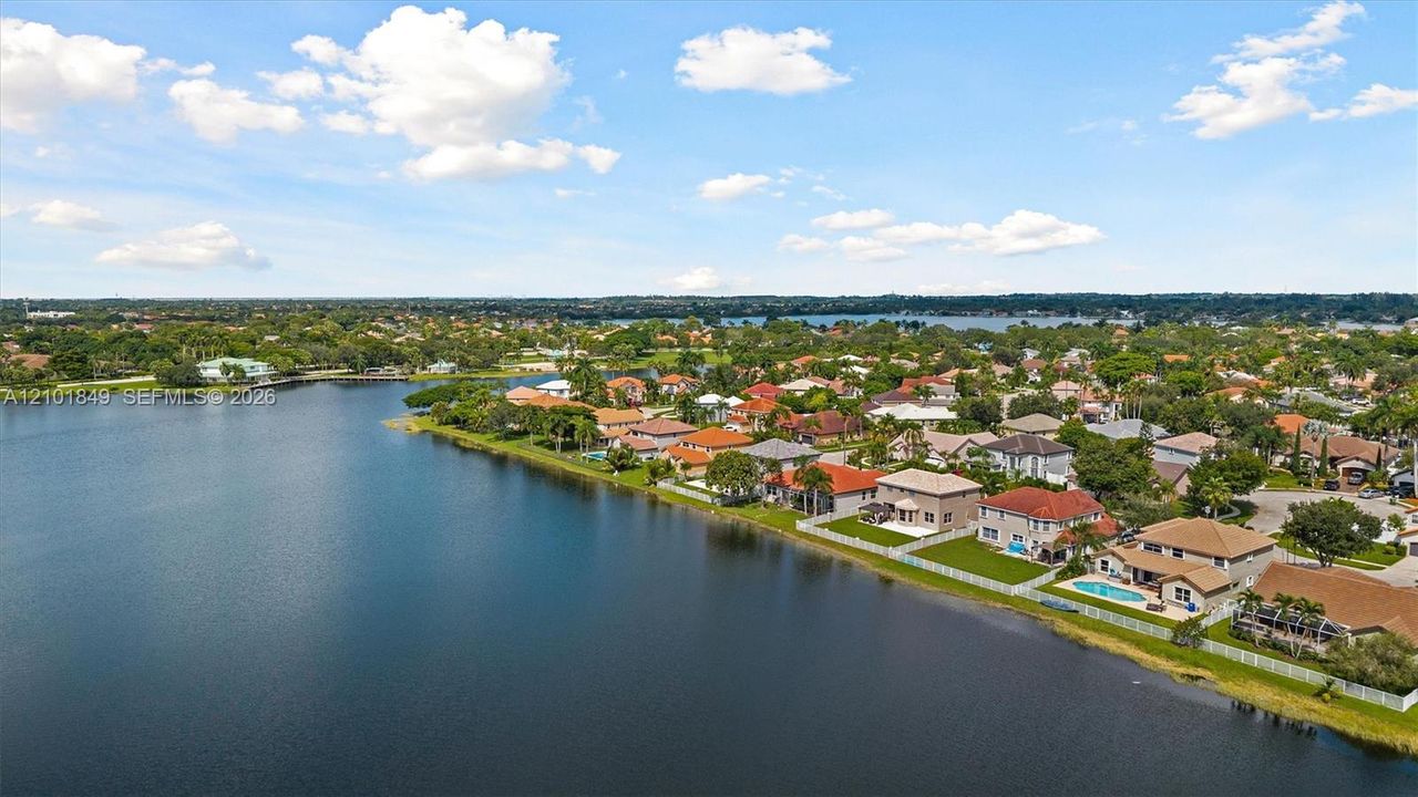 На продажу: $785,000 (4 спален, 2 ванн, 2036 Квадратных фут)