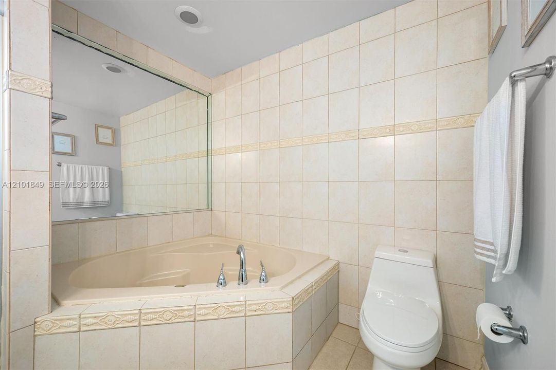 На продажу: $785,000 (4 спален, 2 ванн, 2036 Квадратных фут)