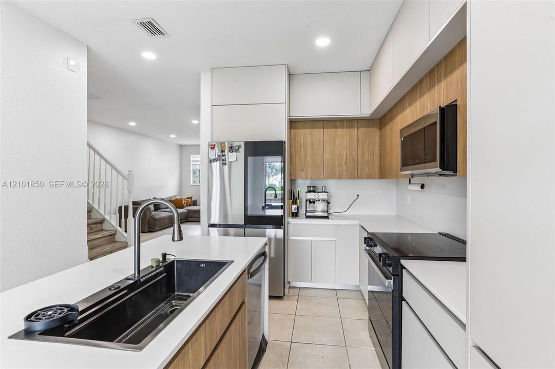 В аренду: $2,900 (4 спален, 3 ванн, 1592 Квадратных фут)
