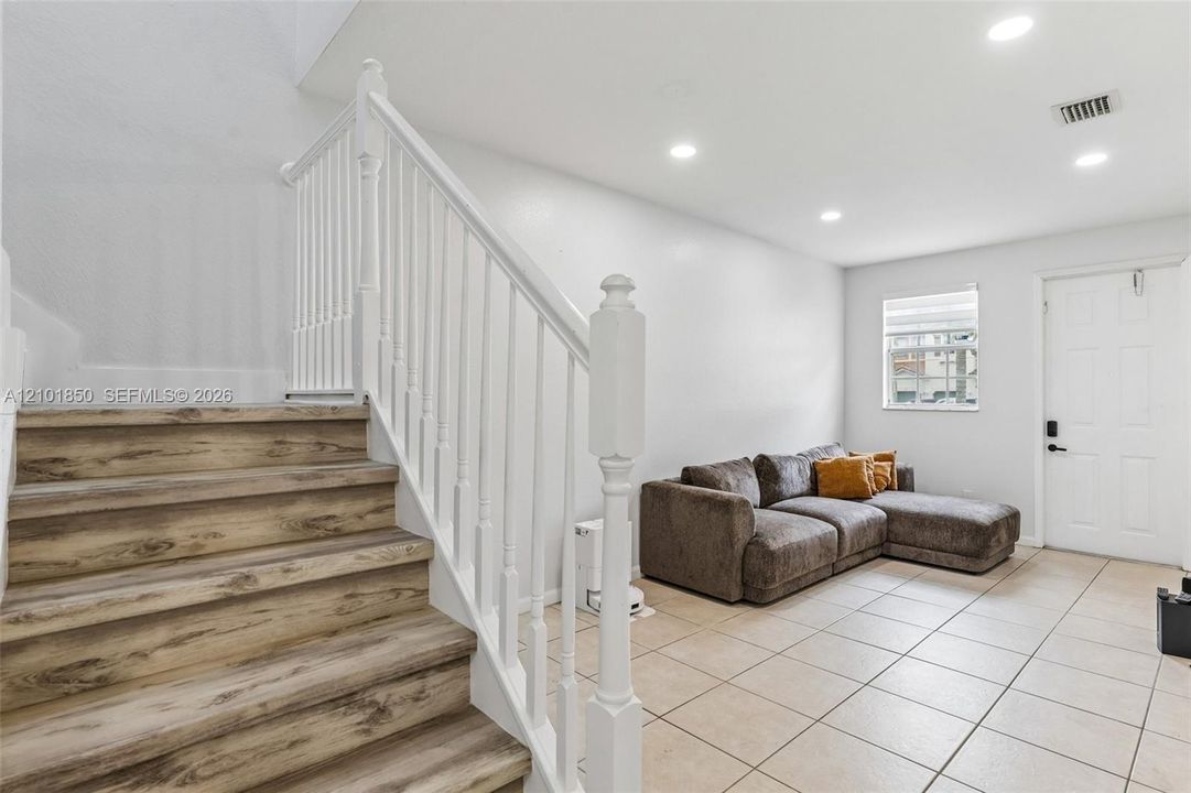 В аренду: $2,900 (4 спален, 3 ванн, 1592 Квадратных фут)