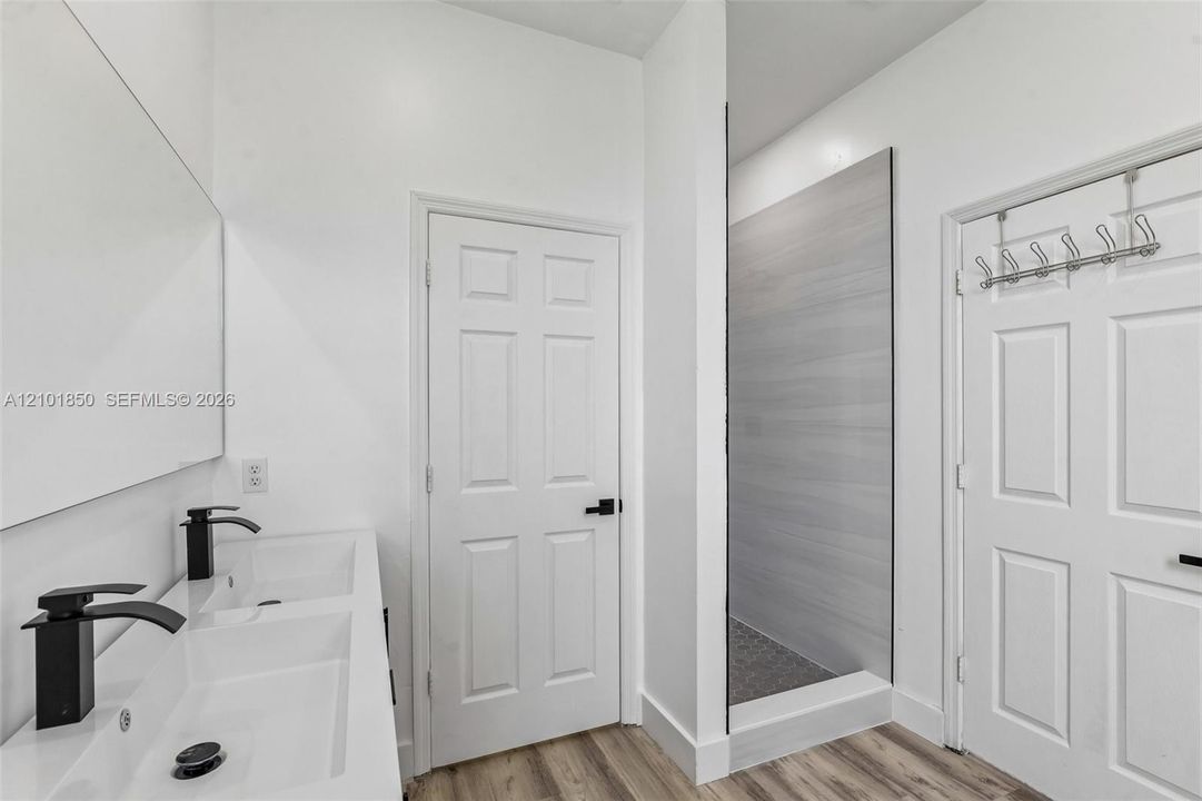 В аренду: $2,900 (4 спален, 3 ванн, 1592 Квадратных фут)
