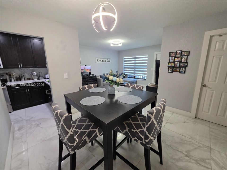 En Venta: $248,000 (2 camas, 2 baños, 750 Pies cuadrados)