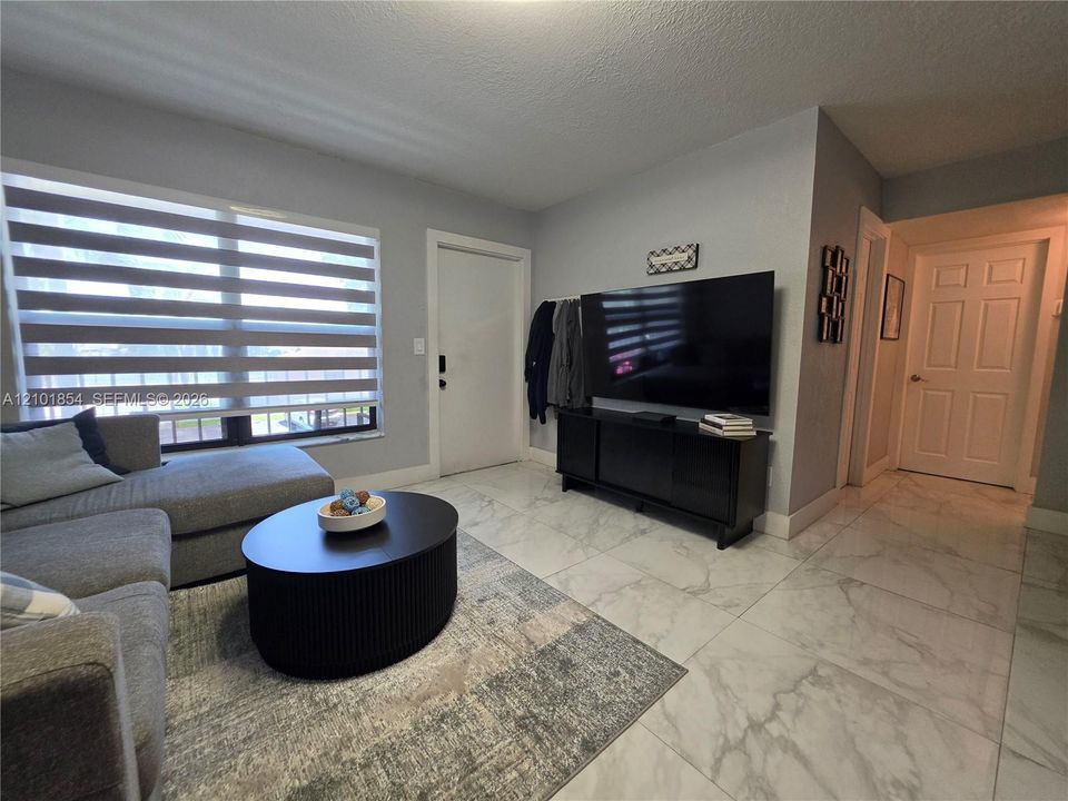 En Venta: $248,000 (2 camas, 2 baños, 750 Pies cuadrados)