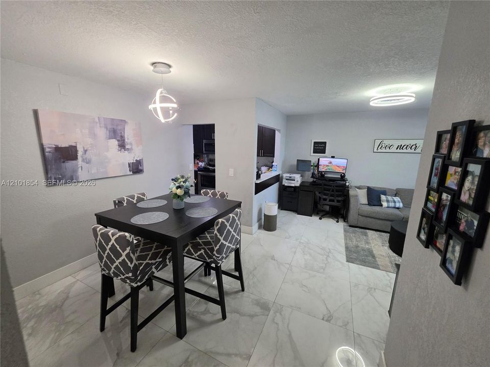 En Venta: $248,000 (2 camas, 2 baños, 750 Pies cuadrados)