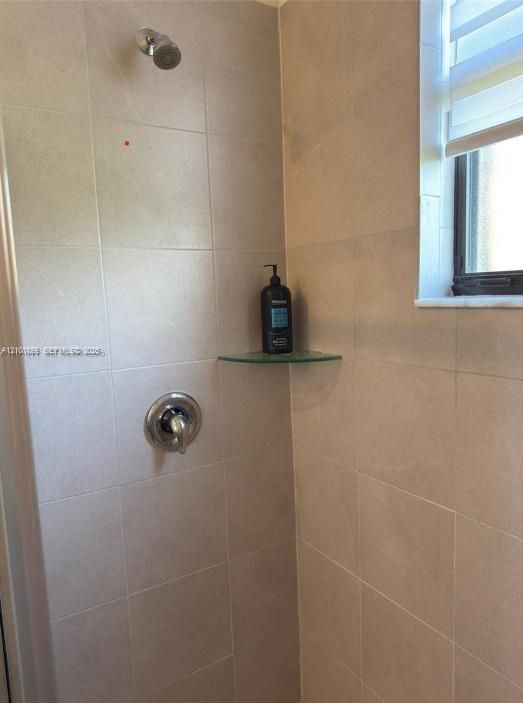 For Rent: $4,100 (4 beds, 2 baths, 1990 Square Feet)