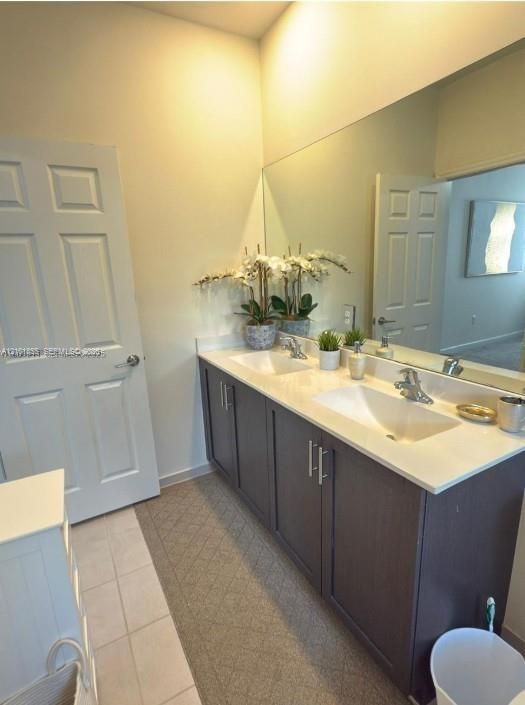 For Rent: $4,100 (4 beds, 2 baths, 1990 Square Feet)